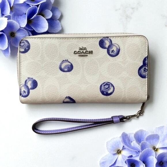 Coach Long Zip Around Wallet In Signature Canvas With Blueberry Print CR647 - Picture 1 of 3